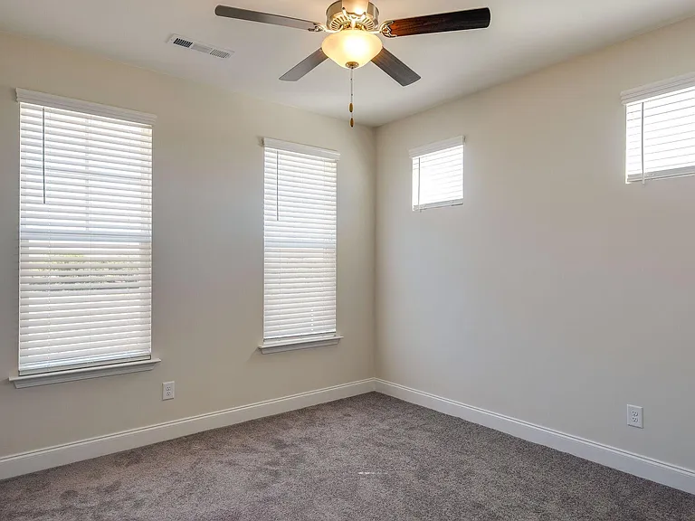 831 Westcott Ln — Photo 14