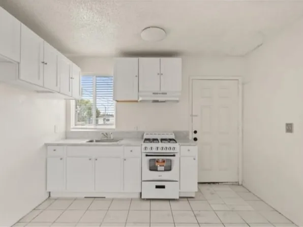 1124 E Hellman St, Long Beach, CA 90813