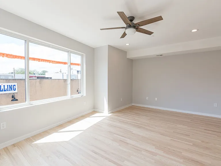 1351 S Myrtlewood St — Photo 21