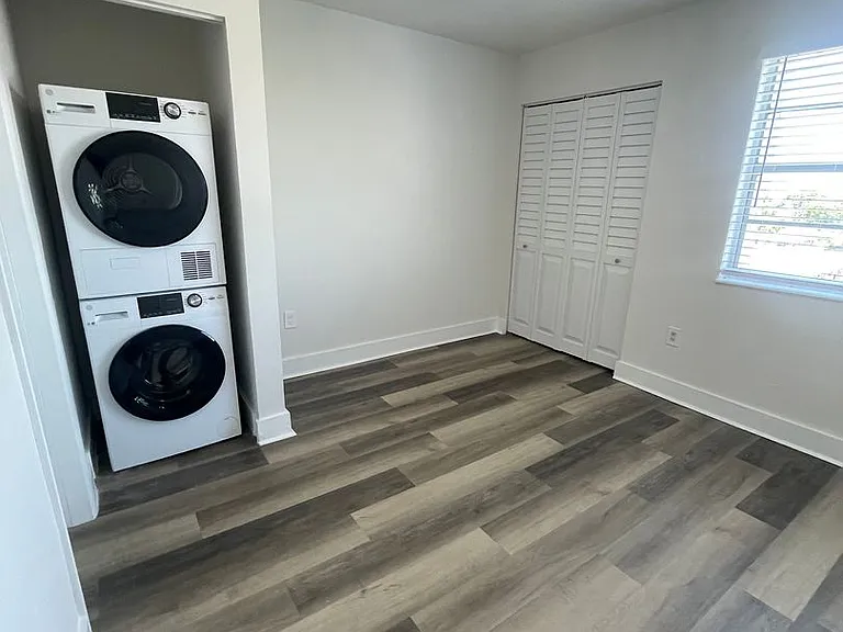 220 SW 17th Ct — Photo 19