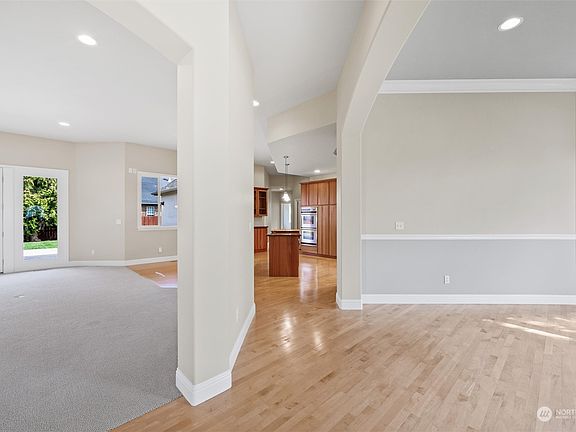 4th image of 789 Clay Street