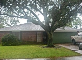 810 Lochmoor Ln, Friendswood, TX 77546