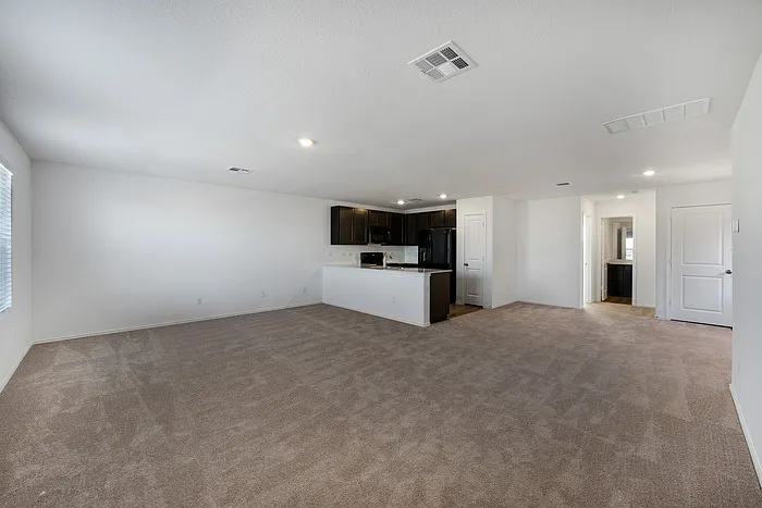 4 bed, 2.0 bath, 1883 sqft, $1,825 — Photo 2