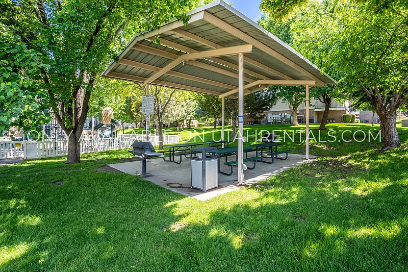 3 bed, 2.0 bath, 969 sqft, $1,650 — Photo 2