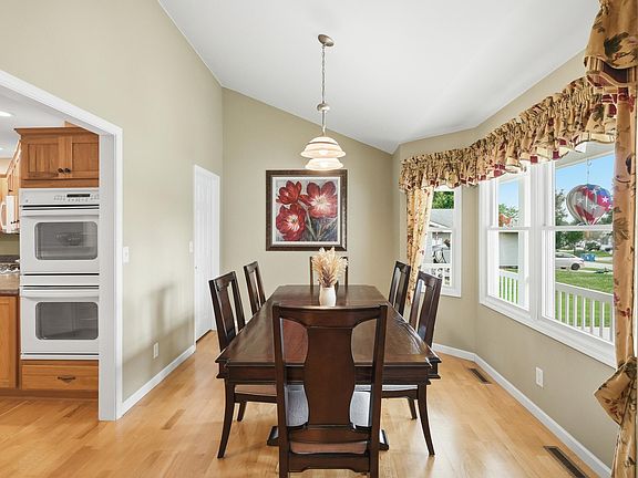 5th image of 731 Oakbrook Dr