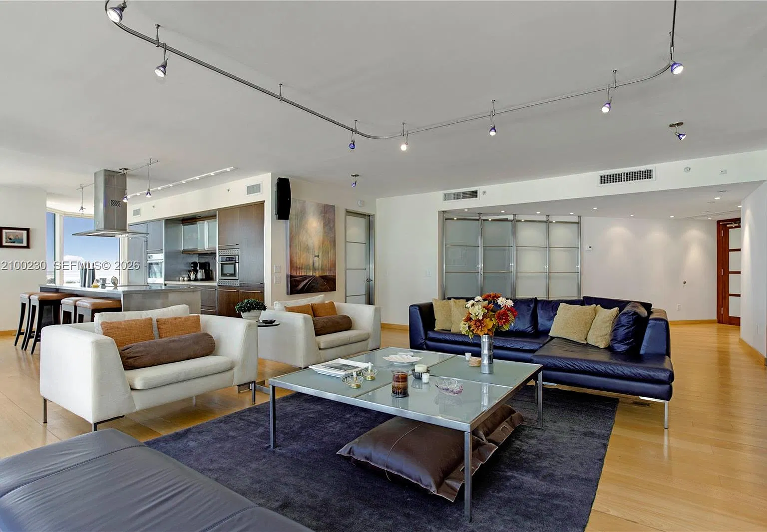 Blue Diamond Condo — Photo 1