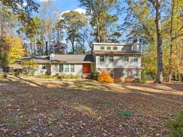 527 Eight Point Ct, Suwanee, GA 30024
