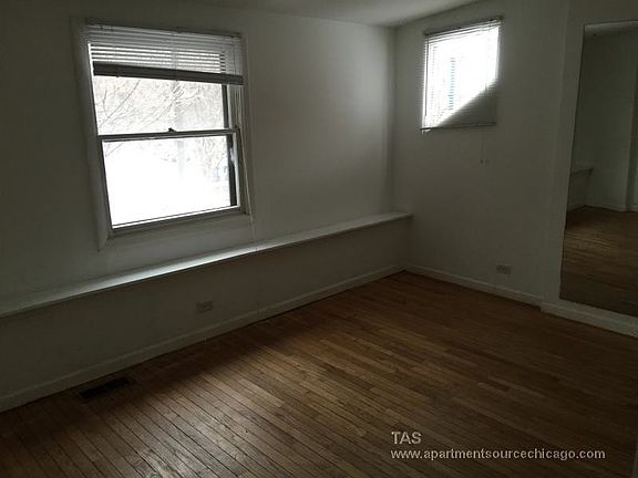 2nd image of 1251 W Belden Ave