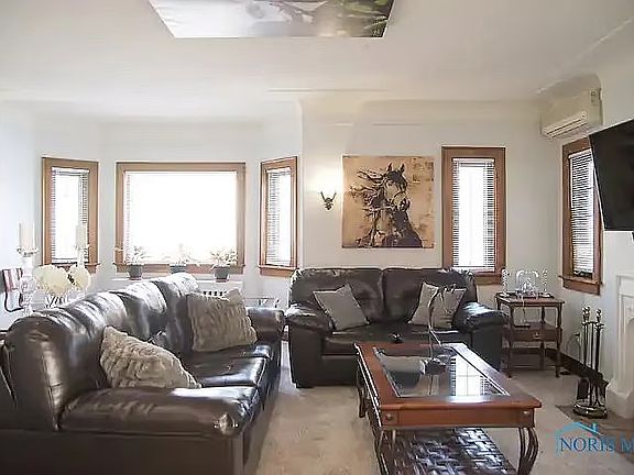 4th image of 1317 Laclede Rd APT 1