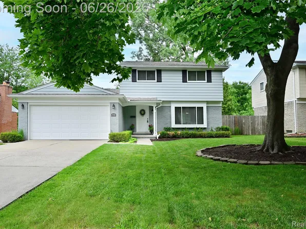 29981 Rock Creek Dr, Southfield, MI 48076