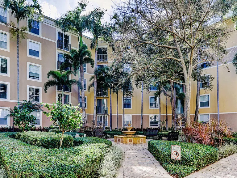 630 Sapodilla Ave #321 — Photo 2