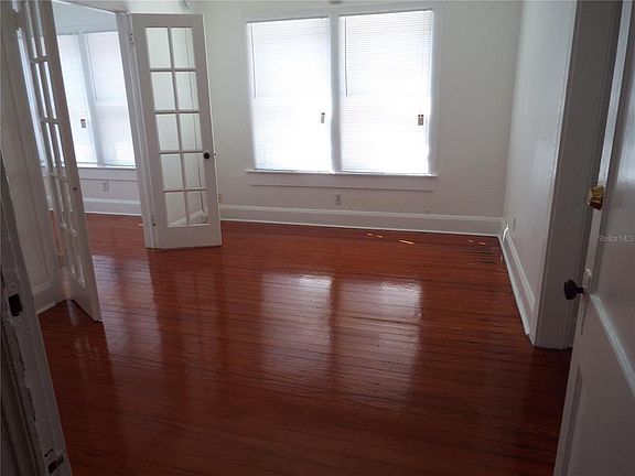 3rd image of 325 Ohio Pl APT 4