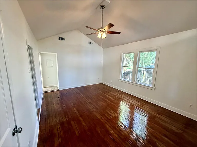 410 E Park Ave — Photo 7