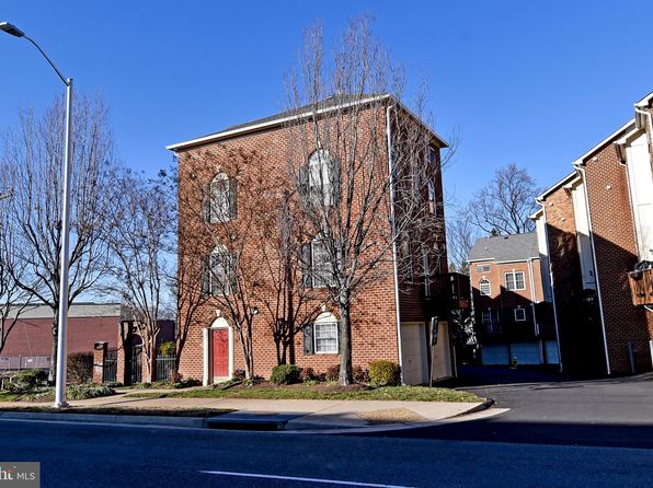 2400 N Greenbrier Ct