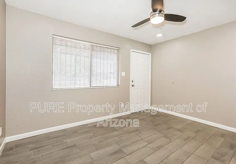 100 W Gary Dr #C — Photo 2