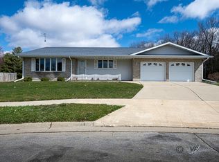 1830 Indian Springs Ct, Freeport, IL 61032