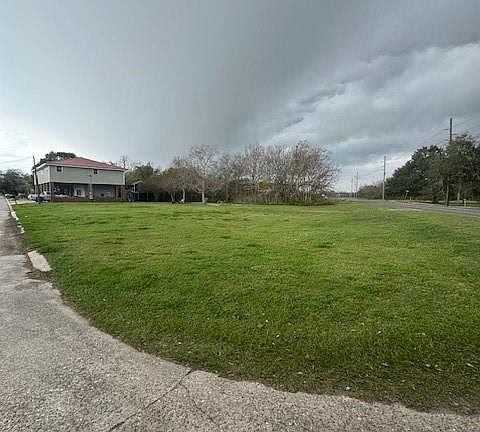 4th image of 114 W Shackelford Dr