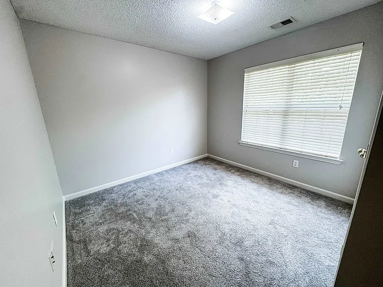1532 Pemberton Ln — Photo 8