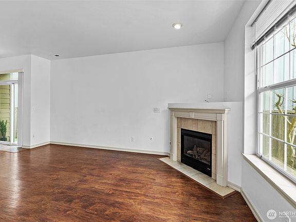 2nd image of 11203 6th Avenue E