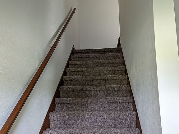 5th image of 901 Julie Dr