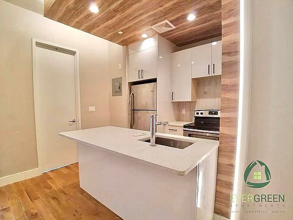 2nd image of 484 Hancock St #2R