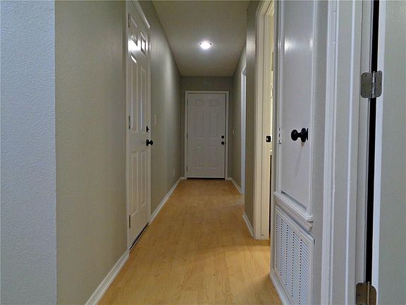 5th image of 2420 W Magnolia St
