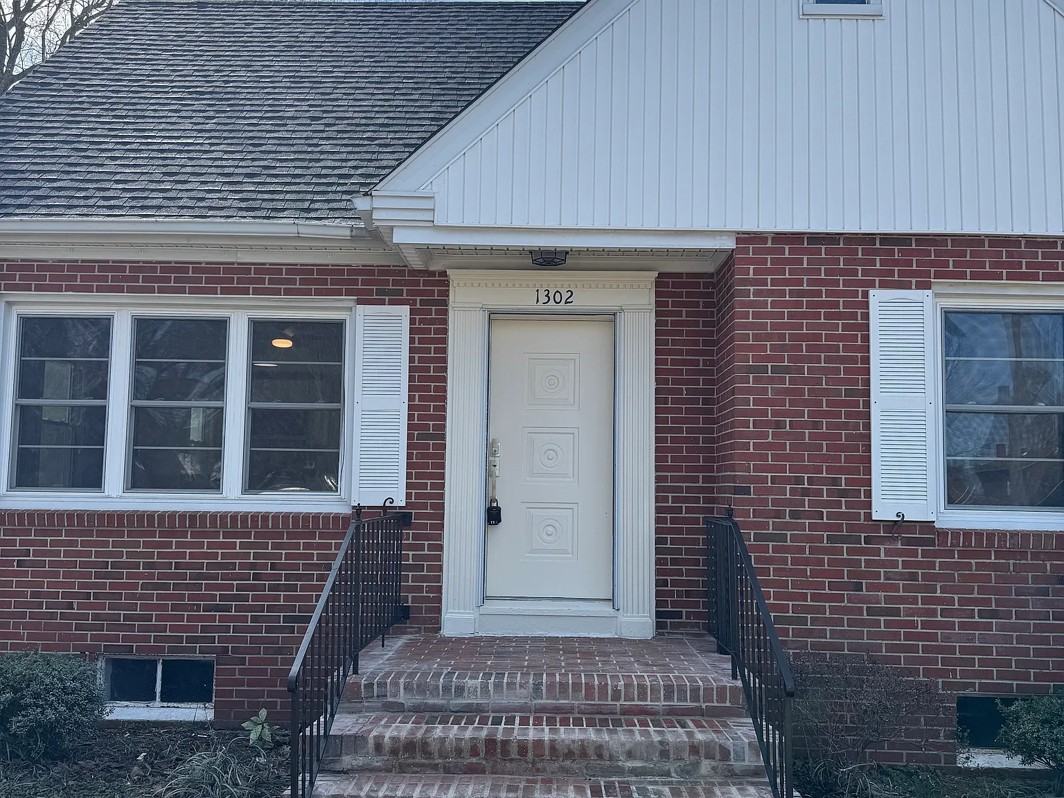 4 bed, 1290 sqft, $2,300 — Photo 2