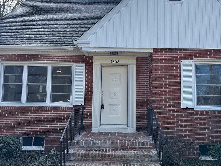 1302 Hazel St — Photo 2