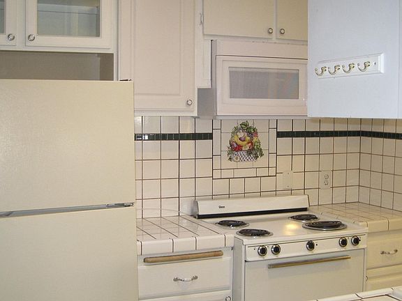 2nd image of 5042 Village Dr