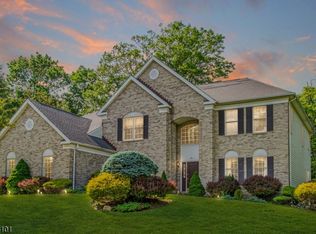 93 Independence Dr, Basking Ridge, NJ 07920