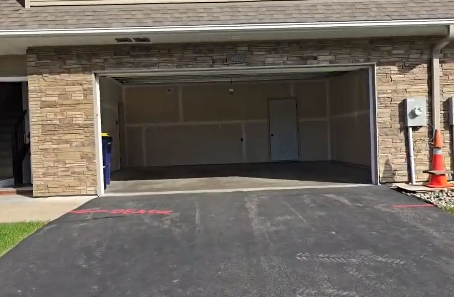 3 bed, 2009 sqft, $2,600 — Photo 2