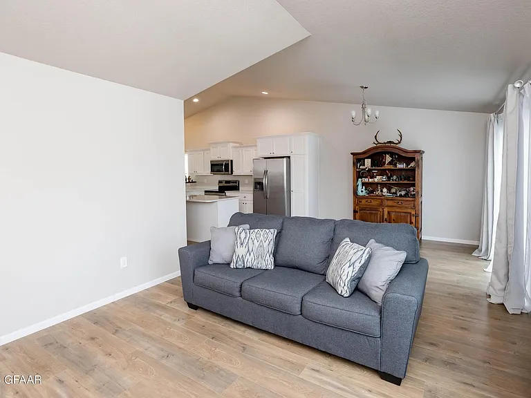5610 Lou Ann St — Photo 3