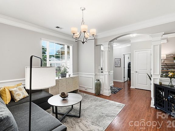2nd image of 105 Kingston Dr