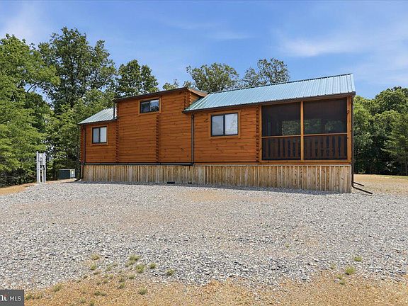 3rd image of 3300 Foxes Hollow Rd