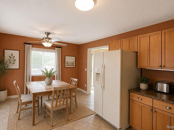 4th image of 310 W Sonoma Ave