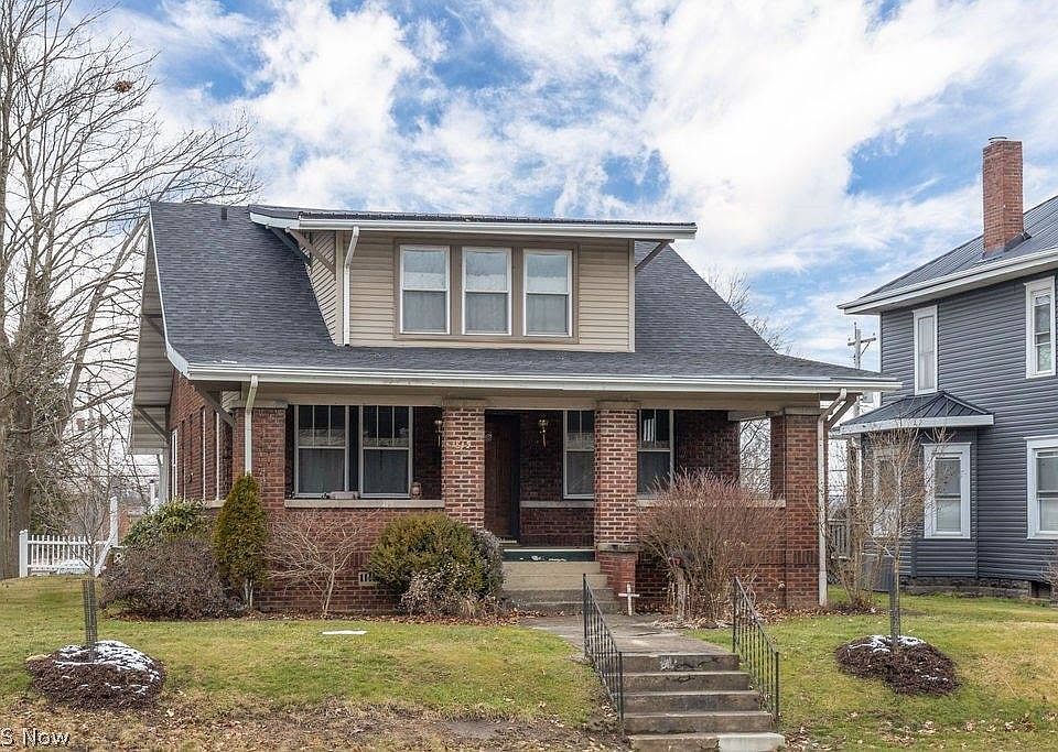 1st image of 815 Clark St