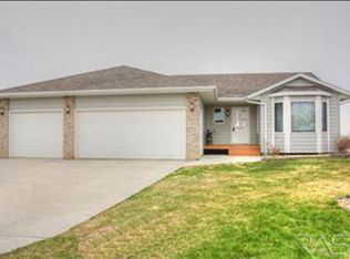 520 S Park Cir, Crooks, SD 57020
