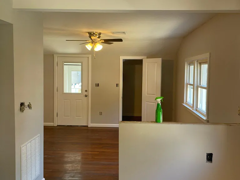 49 Sycamore Ave — Photo 2