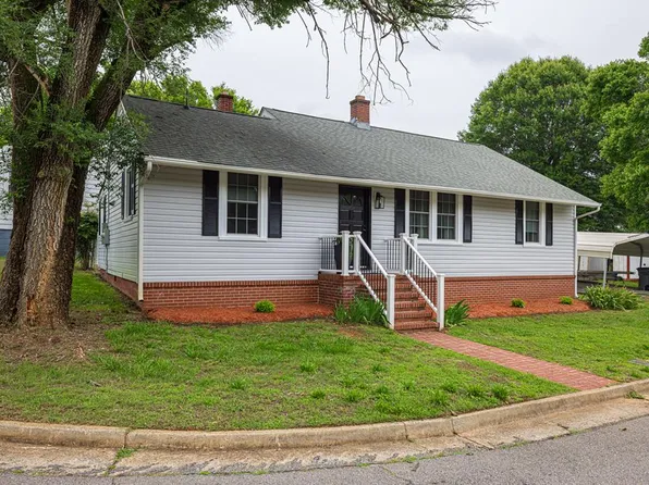 725 Magnolia Dr, South Boston, VA 24592