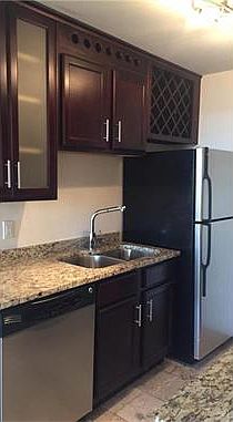 4th image of 700 E 8th St Unit 7P