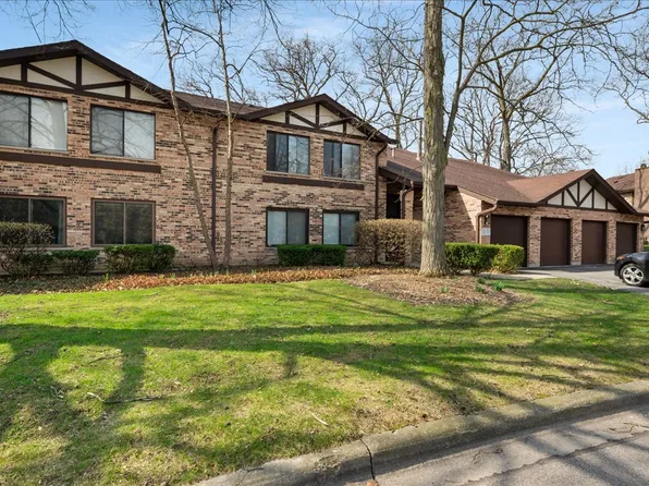 2215 Christian Ln #2C, Lisle, IL 60532