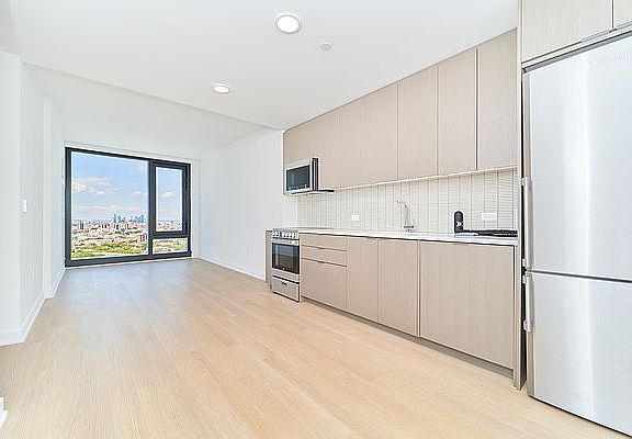 3rd image of 46 6th Ave #314