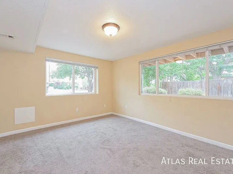 540 N Harlan St — Photo 11