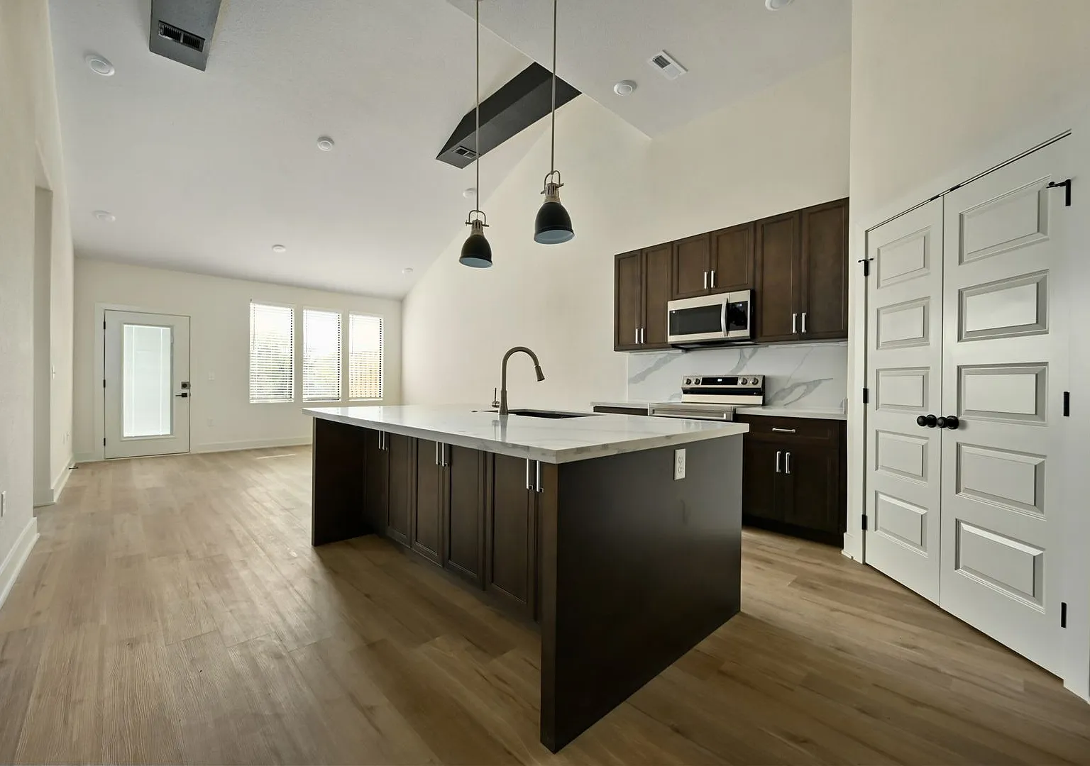 Lot 175 — Photo 1