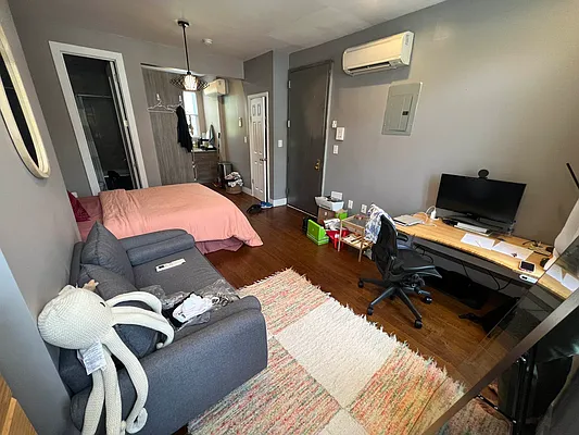 Rented by Delmark Realty LLC | media 21