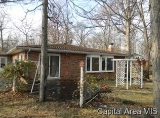 15966 Vine Ln, Girard, IL 62640