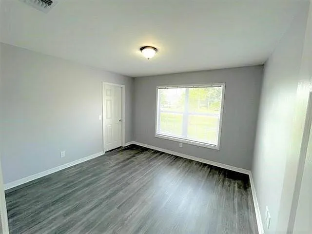 705 Harland Ct — Photo 9