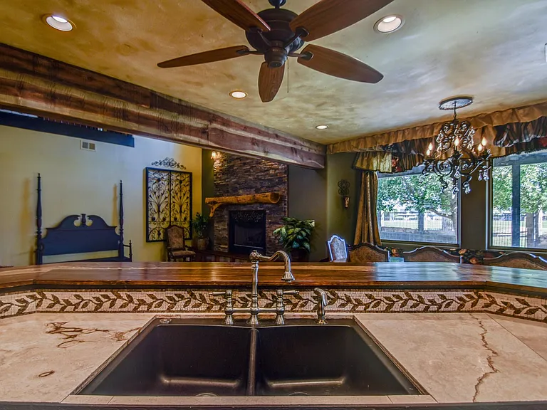 1341 E Ivyglen St — Photo 18