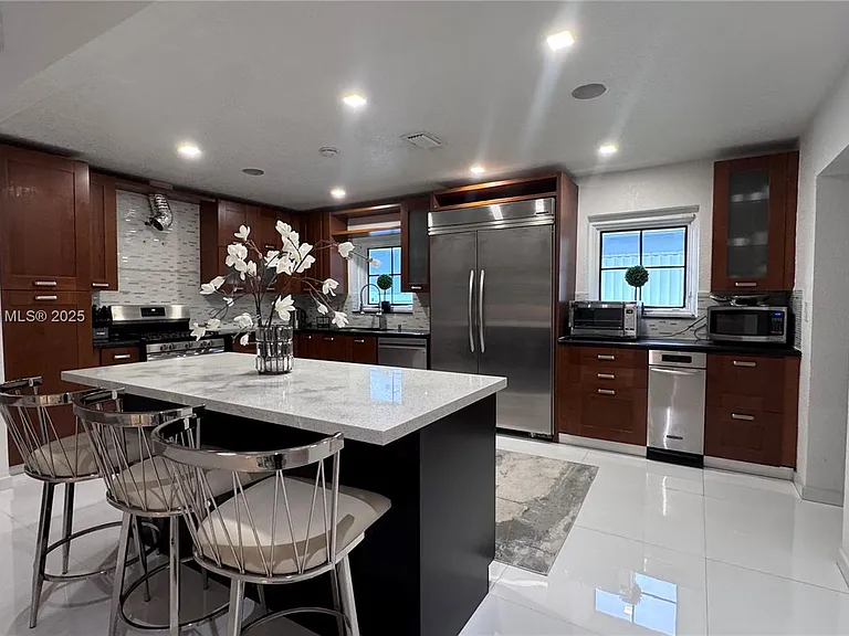 1332 Van Buren St — Photo 43
