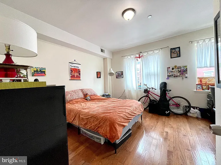 1131 Green St #2 — Photo 2